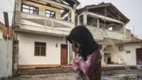 FOTO Anak Panti Asuhan Duren Sawit Mengungsi ke Masjid Usai Kebakaran