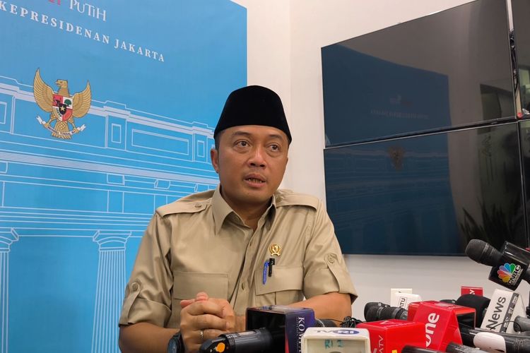 Menteri-Sekretariat-Negara-Mensesneg-Prasetyo-Hadi-di-Kompleks-Istana-Jakarta-Jumat-19-9-2025 Menteri-Sekretariat-Negara-Mensesneg-Prasetyo-Hadi-di-Kompleks-Istana-Jakarta-Jumat-19-9-2025